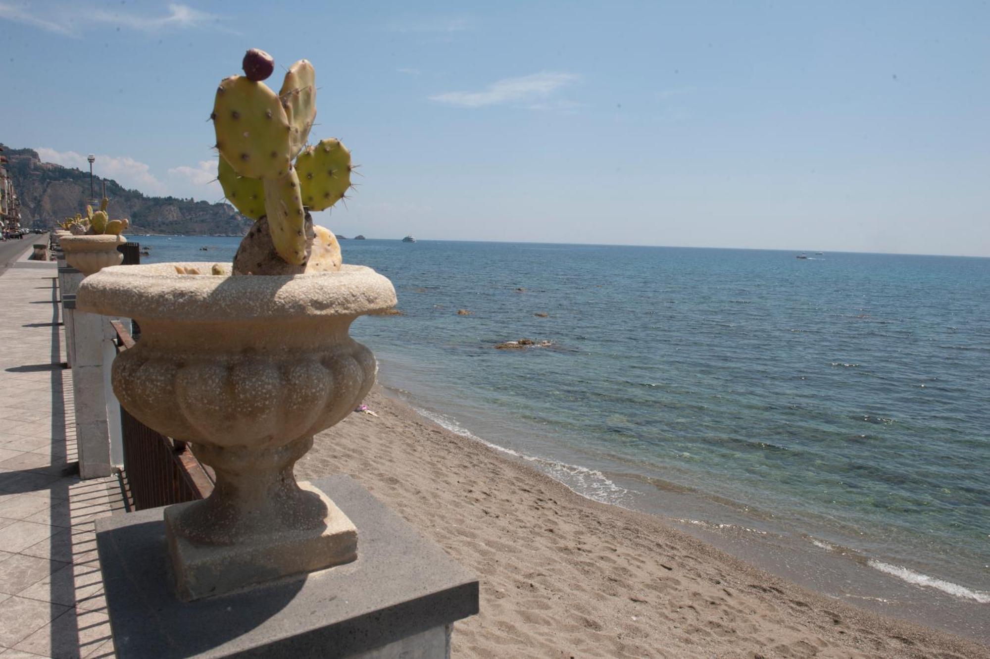 Nina B&B Giardini Naxos Bagian luar foto