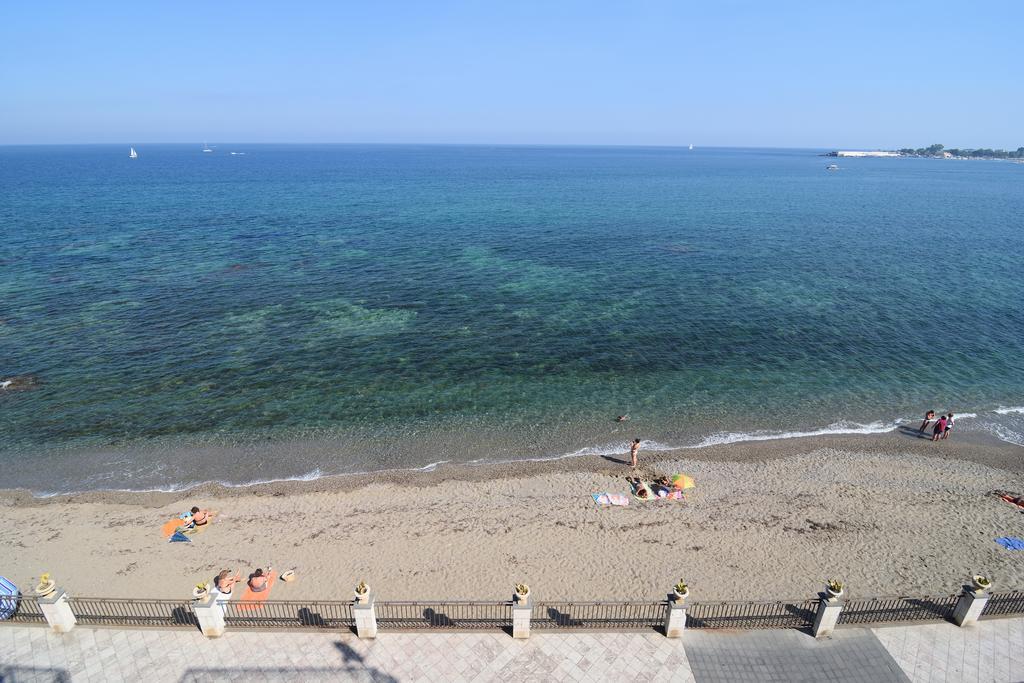 Nina B&B Giardini Naxos Bagian luar foto
