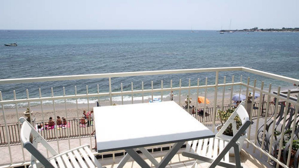 Nina B&B Giardini Naxos Bagian luar foto