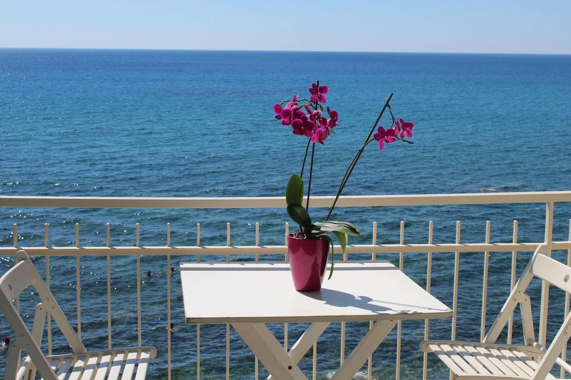 Nina B&B Giardini Naxos Bagian luar foto