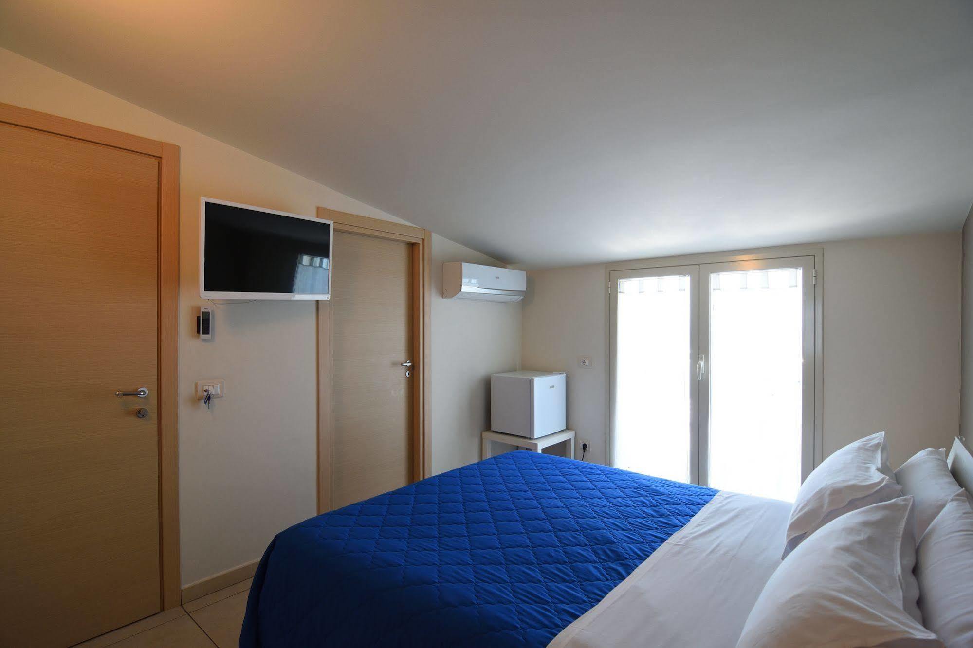 Nina B&B Giardini Naxos Bagian luar foto