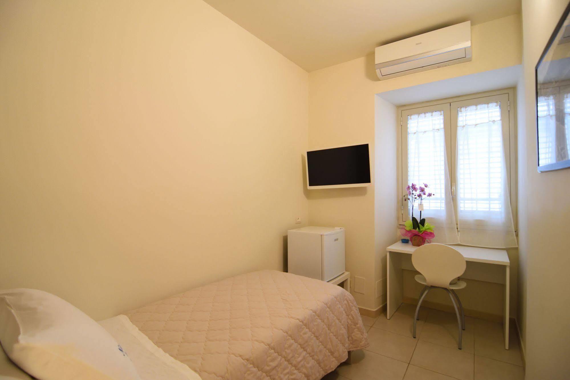 Nina B&B Giardini Naxos Bagian luar foto