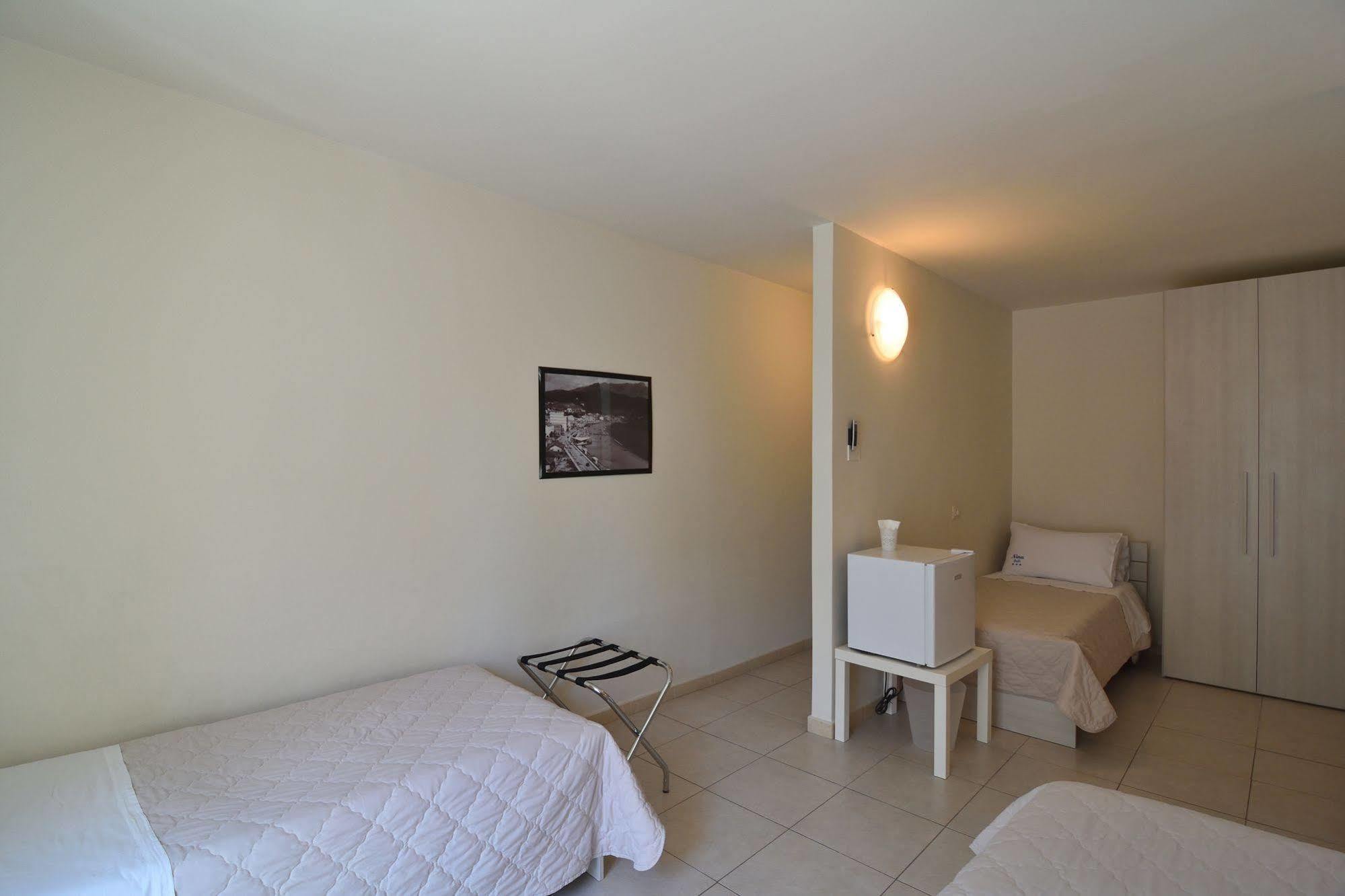 Nina B&B Giardini Naxos Bagian luar foto