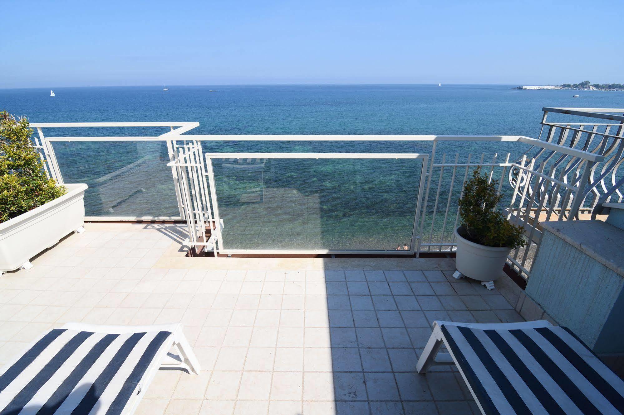 Nina B&B Giardini Naxos Bagian luar foto