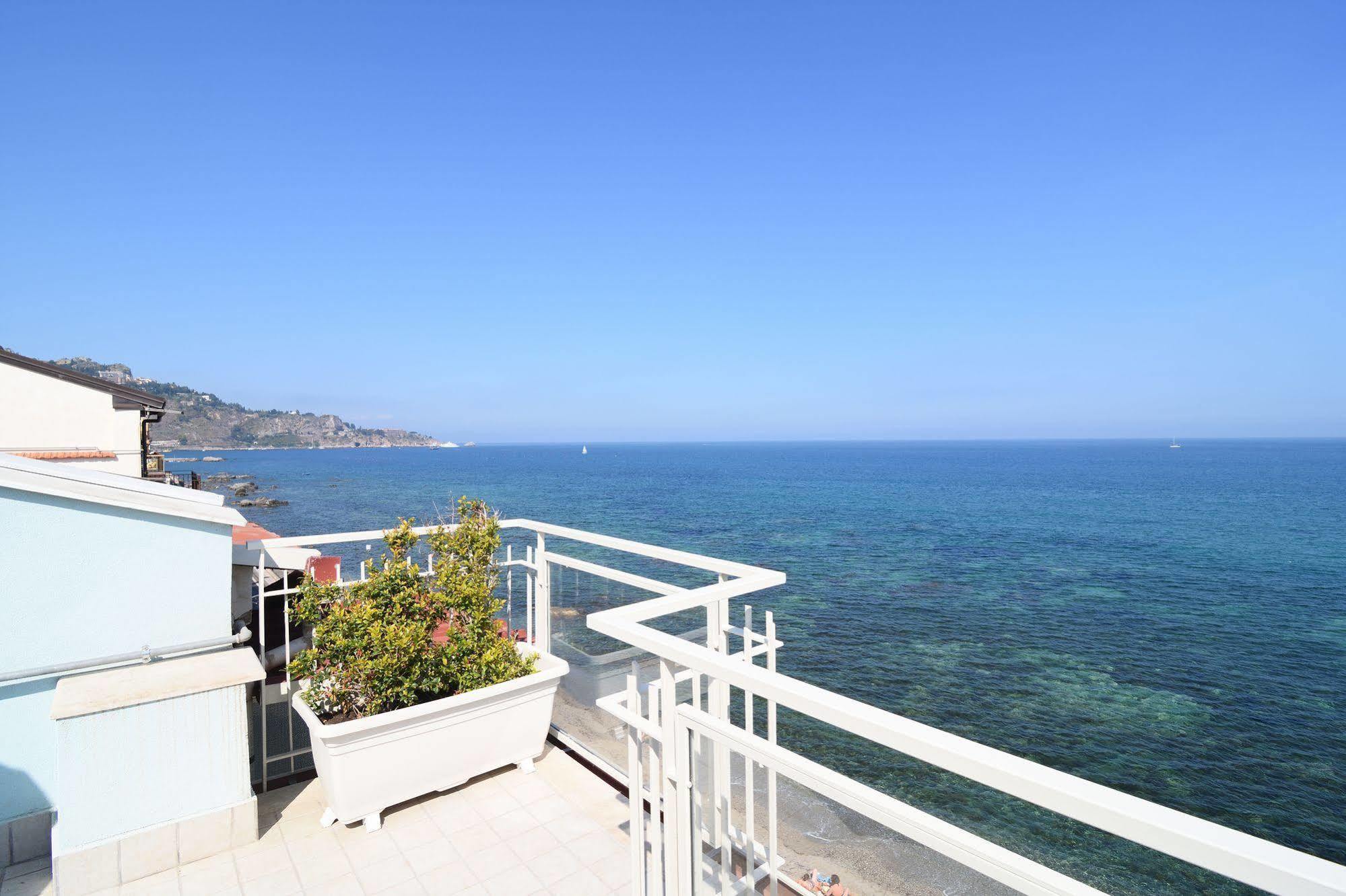Nina B&B Giardini Naxos Bagian luar foto