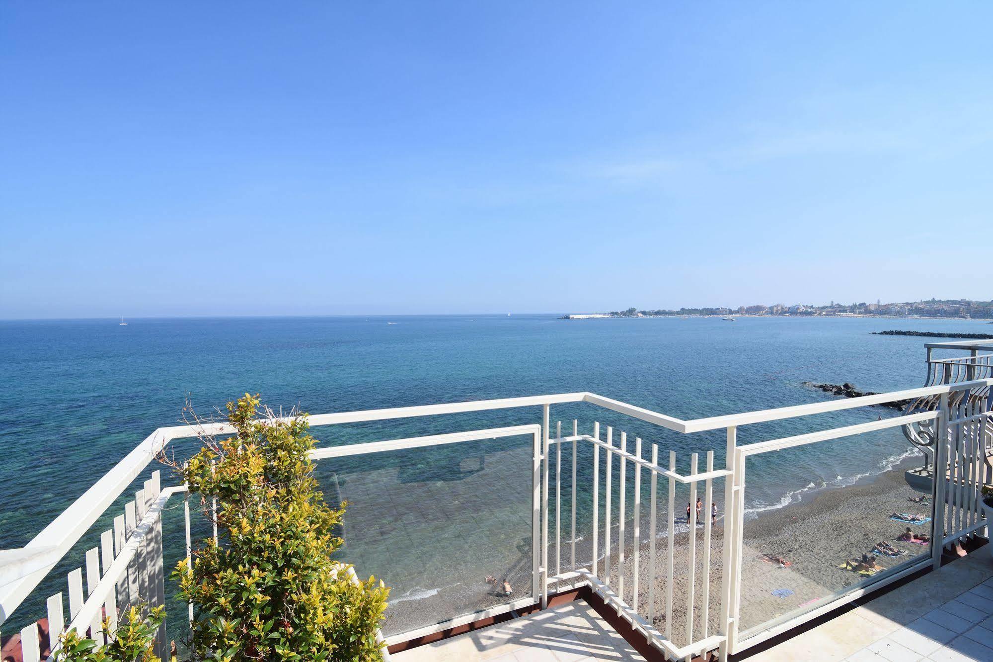 Nina B&B Giardini Naxos Bagian luar foto